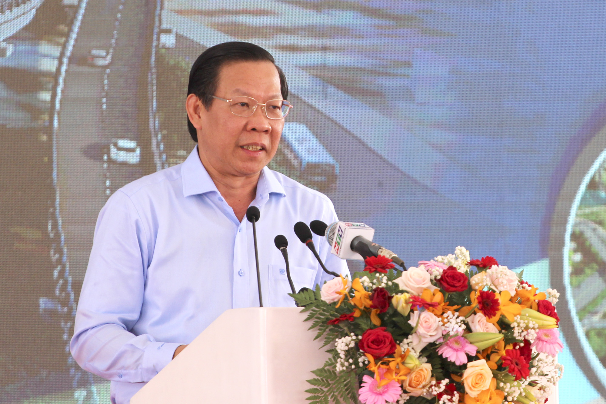 Chủ tịch UBND Thành phố Phan Văn Mãi phát biểu tại Lễ khởi công Dự án đầu tư xây dựng đường Vành đai 3 TP. Hồ Chí Minh (Ảnh: Thành Nhân).